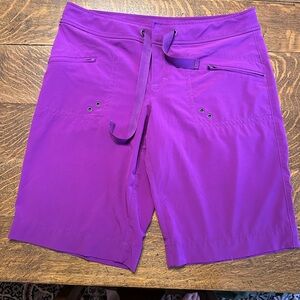 Athleta Shorts, Size 6, 11” inseam